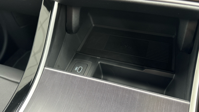 Land Rover Range Rover Velar 2.0 D200 MHEV Belgravia Edition 5dr Auto Diesel Estate - Image 36
